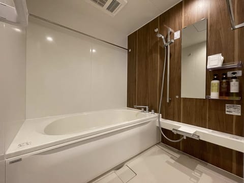 Condo, 1 Bedroom (6F) | Bathroom | Combined shower/tub, free toiletries, hair dryer, slippers