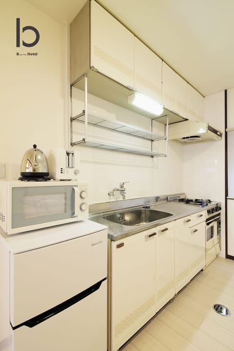 Condo, 3 Bedrooms (201) | Private kitchen | Mini-fridge, microwave