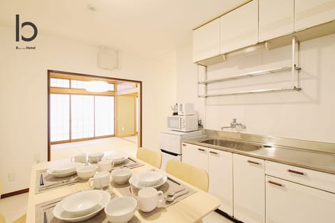 Condo, 3 Bedrooms (201) | In-room dining