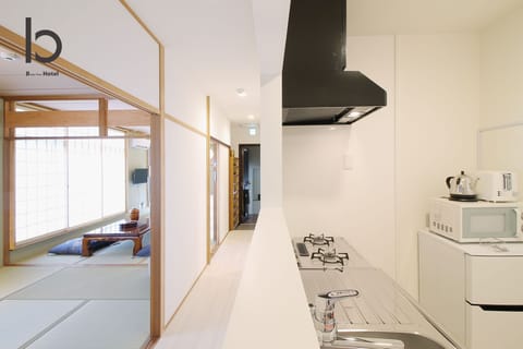 Condo, 3 Bedrooms (401) | Private kitchen | Fridge, microwave, stovetop, toaster