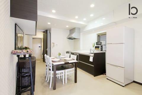 Condo, 2 Bedrooms (101) | In-room dining