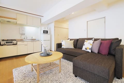 Condo, 2 Bedrooms (501) | Living area | Flat-screen TV