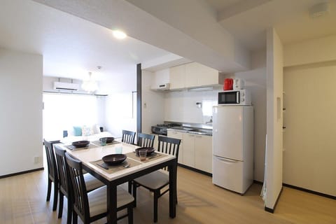 Condo, 3 Bedrooms (601) | In-room dining