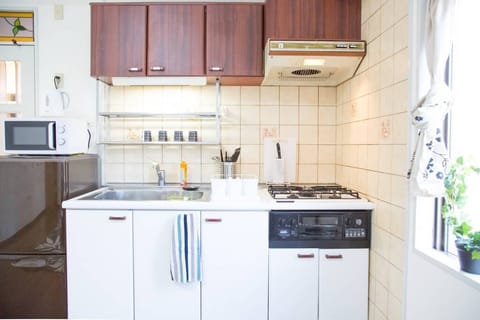 Condo, 1 Bedroom (201) | Private kitchen | Fridge, microwave, stovetop, toaster