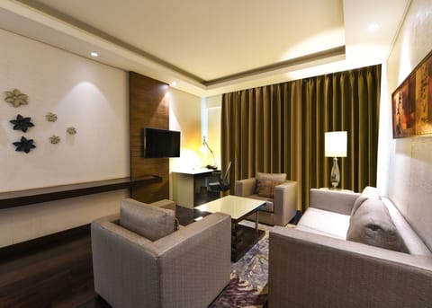 Suite, 1 Bedroom | Premium bedding, in-room safe, desk, laptop workspace