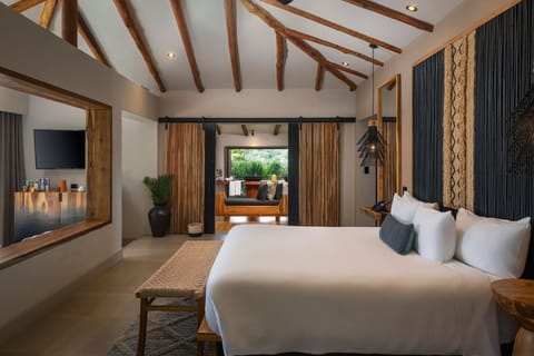 Honeymoon Suite, 1 Bedroom, Ocean View | Premium bedding, free minibar items, in-room safe