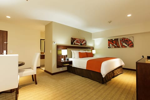 Premium bedding, pillowtop beds, minibar, in-room safe