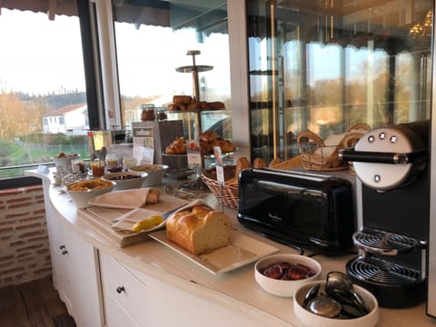 Daily buffet breakfast (EUR 15.50 per person)