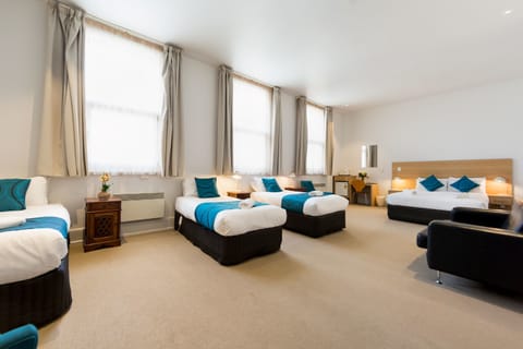 Quadruple Room | Desk, free cribs/infant beds, free WiFi, bed sheets