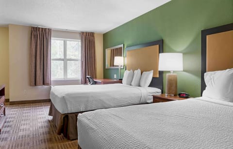 Deluxe Studio, Multiple Beds, Non Smoking | Pillowtop beds, desk, iron/ironing board, free WiFi