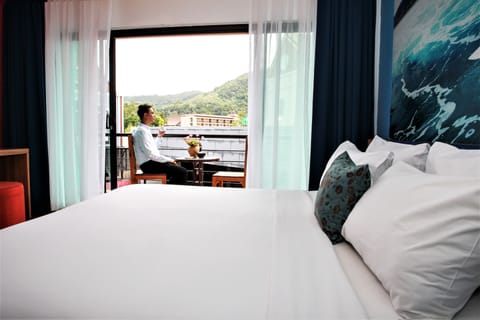 Deluxe Room, Balcony | Premium bedding, minibar, in-room safe, free cribs/infant beds