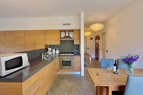 Family Apartment, 2 Bedrooms (Lenno Centrale) | Private kitchen | Microwave, oven, stovetop, dishwasher