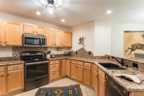 Condo, 2 Bedrooms | Private kitchen | Fridge, oven, coffee/tea maker, toaster