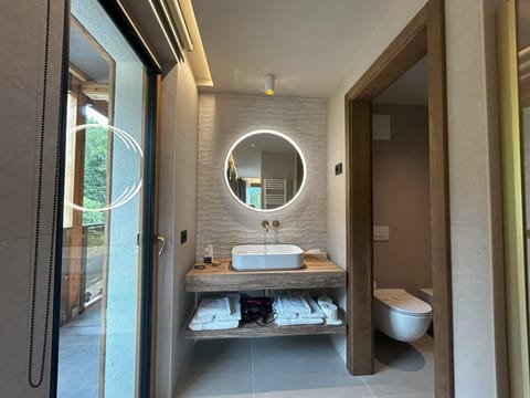 Deluxe Suite | Premium bedding, minibar, in-room safe, desk