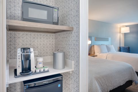 Standard Room, 2 Queen Beds | Room amenity