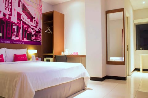 Superior Room | In-room safe, desk, rollaway beds, free WiFi