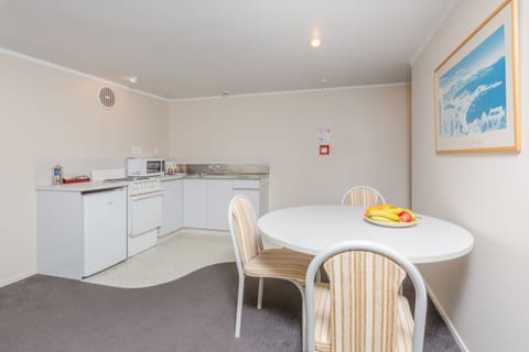 Studio | Private kitchen | Fridge, microwave, oven, stovetop