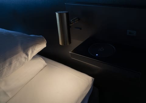 Design Twin Room | Desk, free WiFi, bed sheets