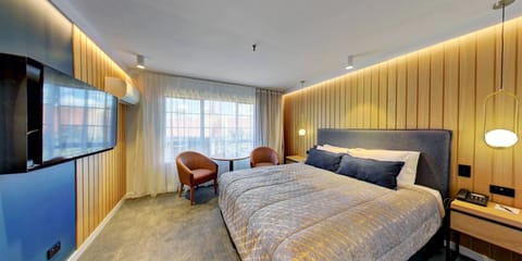 Superior King Room | In-room safe, desk, iron/ironing board, free WiFi