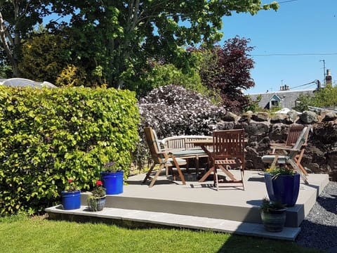 Sitting-out-area | Cloud Cottage, Duns