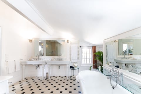 Luxury Suite, Valley View | Bathroom | Bathtub, free toiletries, hair dryer, bathrobes