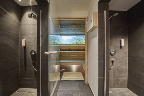 Sauna, steam room