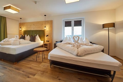 Suite Zwölferkogel | In-room safe, desk, soundproofing, free WiFi