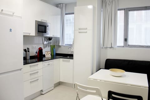 Standard Studio | Private kitchen | Fridge, microwave, stovetop, cookware/dishes/utensils