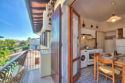 Family House, 2 Bedrooms, Mountainside (Casa Vittoria 800m from sea) | Balcony