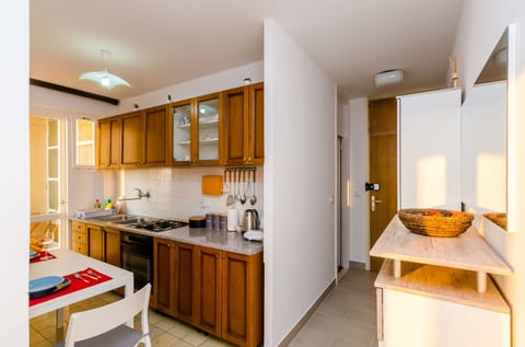 Apartment (Apartment Boca - One Bedroom Apartmen) | Private kitchen | Fridge, stovetop, electric kettle, cookware/dishes/utensils