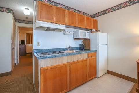 Room, 2 Queen Beds, Kitchenette, Oceanfront | Private kitchenette | Microwave, coffee/tea maker