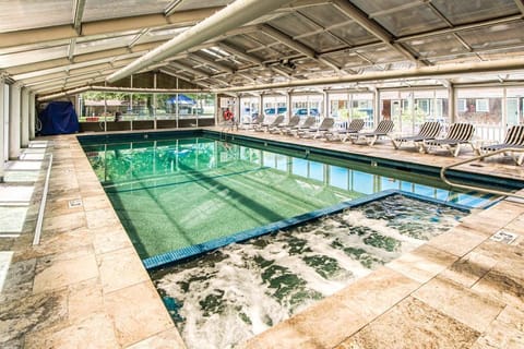 Indoor spa tub