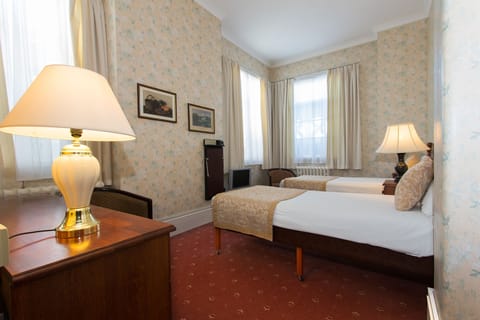 Standard Twin Room | Desk, iron/ironing board, WiFi, bed sheets