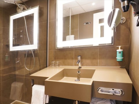 In-room safe, individually furnished, desk, laptop workspace