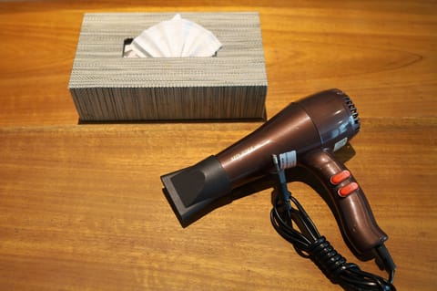 Bay Room | Minibar, in-room safe, desk, blackout drapes