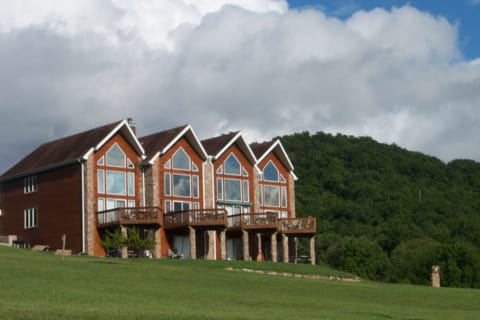 Back of unit, overlooking water and mountains