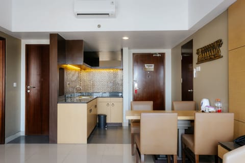 Family Suite | Living area | 42-inch LCD TV with satellite channels, TV