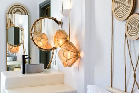 Deluxe Double Room, Sea View | Bathroom | Shower, rainfall showerhead, slippers, towels