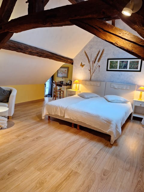 Triple Room (Chez Manon) | Desk, travel crib, free WiFi, bed sheets