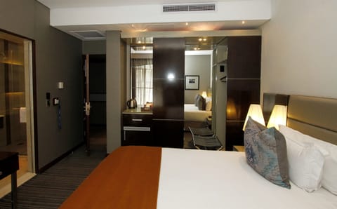 1 bedroom, premium bedding, minibar, in-room safe