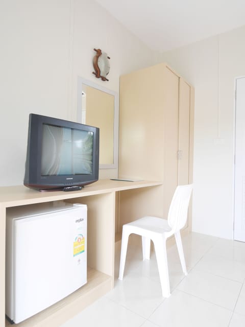 Standard Room | Desk, free WiFi, bed sheets