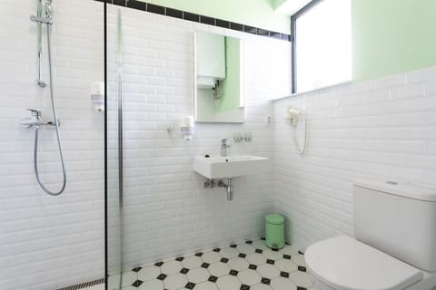 Economy Downstairs - garden (5) | Bathroom | Shower, free toiletries, hair dryer, heated floors