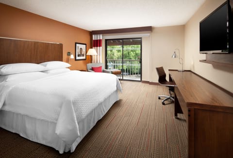 Deluxe Room, 1 King Bed | Premium bedding, desk, laptop workspace, iron/ironing board