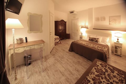 Triple Room | Premium bedding, minibar, desk, soundproofing