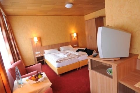 Double Room | Minibar, in-room safe, desk, rollaway beds