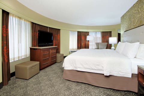 Suite, 1 King Bed, Non Smoking | Hypo-allergenic bedding, pillowtop beds, in-room safe