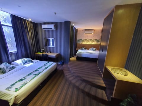 Grand Family Suite | Minibar, desk, soundproofing, free WiFi