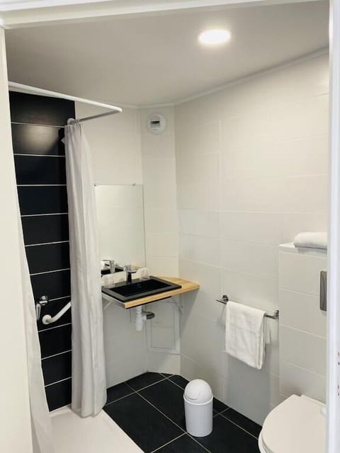 Shower, rainfall showerhead, eco-friendly toiletries, towels