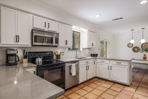 Enjoy modern appliances in this chef's kitchen!