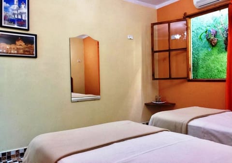 Comfort Triple Room | In-room safe, iron/ironing board, WiFi, bed sheets